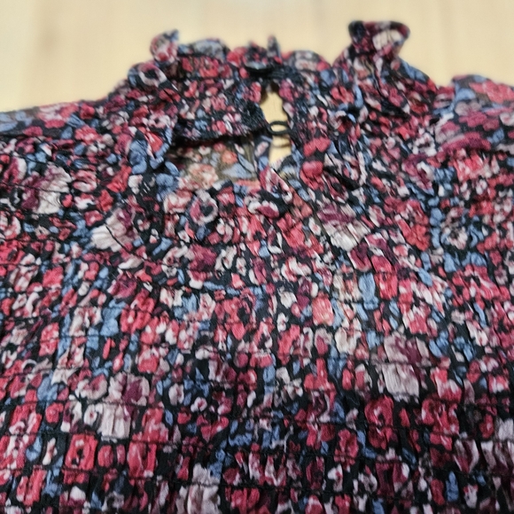 Northern Reflections Floral High neck blouse size medium - Picture 5 of 8